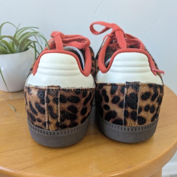 Adidas Women's Leopard Print Sneakers with Red Accents - Picture 9 of 9